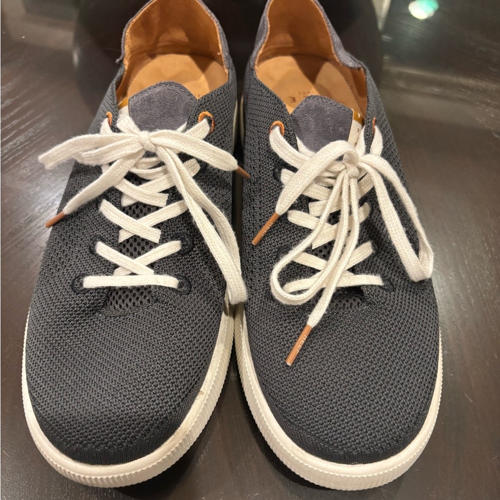 Women’s Gray Sneakers with White Laces